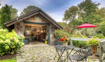 50 Eastover Rd, Portsmouth, RI 02871