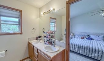 1201 Forrest Glenn Dr, Arkansas City, KS 67005