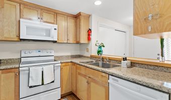 10 Rockingham Ct, Bedford, NH 03110