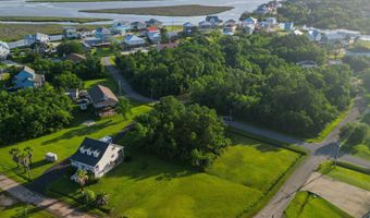 621 Riverview Rd, Bay St. Louis, MS 39520