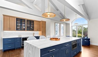 1 Harborview Dr, Newport, RI 02840