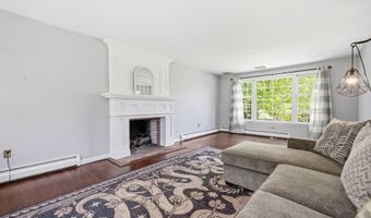 17 Wolfpits Rd, Bethel, CT 06801