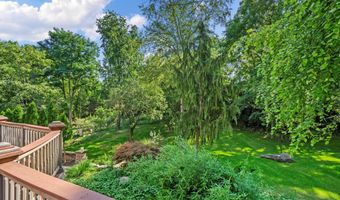 2086 Autumn Hill Dr, Ann Arbor, MI 48103