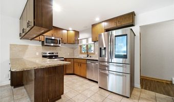 1097 Oak Tree Rd, Akron, OH 44320