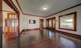 805 W 4th St, Bicknell, IN 47512