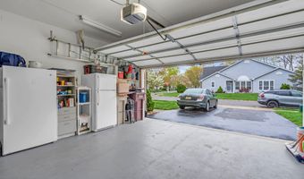 64 Symphony Ave, Bayville, NJ 08721