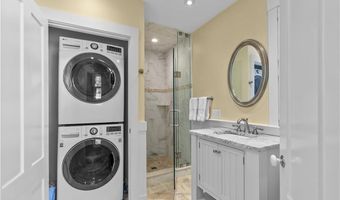 58 Second St, Newport, RI 02840