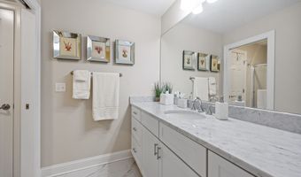 305 Richmond Glen Dr, Cheshire, CT 06410