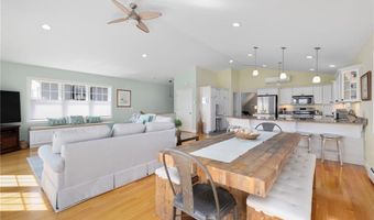 18 STARFISH Dr, Narragansett, RI 02882