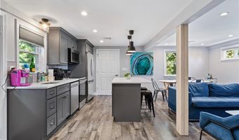 4 James St, Middletown, RI 02842