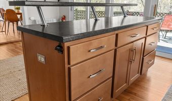 352 Colchester Ave 1, Burlington, VT 05401