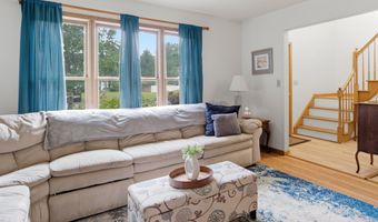 106 Halfmoon Dr, Altamont, NY 12009