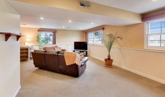 2819 N Kennicott Ave, Arlington Heights, IL 60004