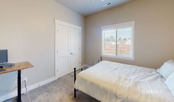 1015 E Canyon Dr, Big Water, UT 84741