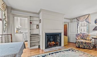 11 Cross St, Newport, RI 02840