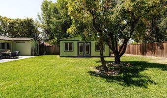 2061 N Roosevelt Ave, Altadena, CA 91001