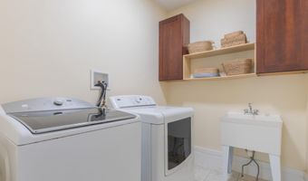 9715 SINGLETON Dr, Bethesda, MD 20817