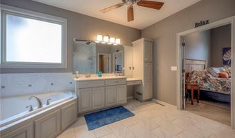 823 155th Cir, Basehor, KS 66007