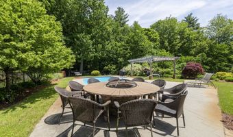 12 Rachel Way, Bedford, NH 03110