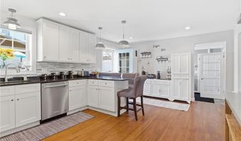 3811 Mendon Rd, Cumberland, RI 02864