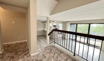 118 ROBERTS Ln 300, Alexandria, VA 22314