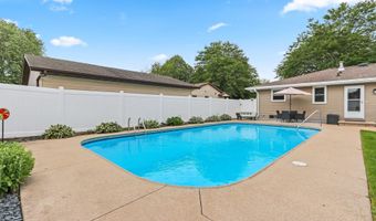 1718 SCHAEFER Cir, Appleton, WI 54915