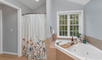 37 Pondfield Rd, Bedford, NH 03110