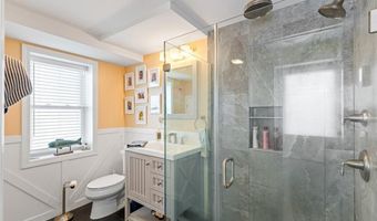 6 MacAlder St, Narragansett, RI 02882