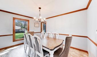 525 Skyline Dr, Algonquin, IL 60102