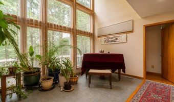 4 High Mountain Trl, Bayonne, NJ 07035