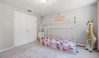 17 Wolfpits Rd, Bethel, CT 06801