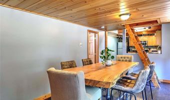 10 Narrow Ln, Charlestown, RI 02813