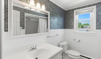 19 Harpoon St, Beachwood, NJ 08722