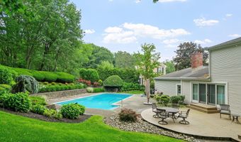 17 Greyledge Dr, Albany, NY 12211