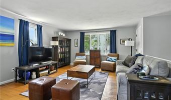 89 Spice Bush Trl, Narragansett, RI 02882