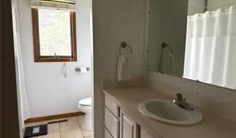 1432 Regency Ln, Albert Lea, MN 56007