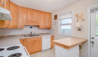 19 Valerie Ln, Danbury, CT 06811