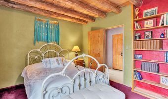 42 Hondo Seco Rd, Arroyo Hondo, NM 87513
