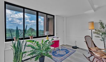 4390 LORCOM Ln 805, Arlington, VA 22207