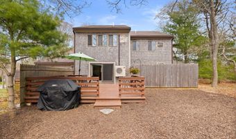 2 Roundhouse Rd 2, Bourne, MA 02532