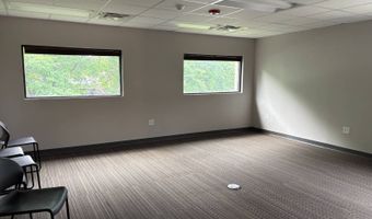 18 Computer Dr E, Albany, NY 12205