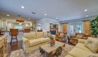 1666 ROBIN HOOD Ln, Clearwater, FL 33764