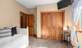 1409 W Creekside Dr, Brandon, SD 57005