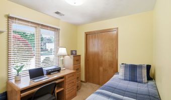 825 Queenswood Ct, Indianapolis, IN 46217