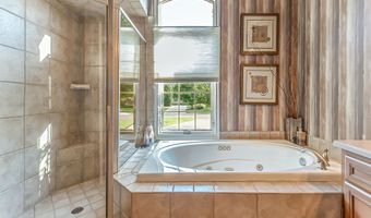 5401 Pinnacle Ct, Ann Arbor, MI 48108