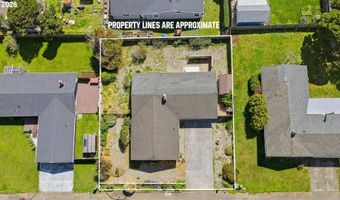 835 12TH St, Bandon, OR 97411
