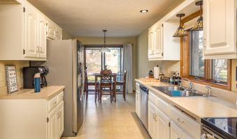 8 FIESTA Ct E, Appleton, WI 54911