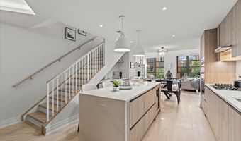 1201 N ROYAL St 214, Alexandria, VA 22314