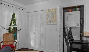2 Lasalle Pl, Newport, RI 02840