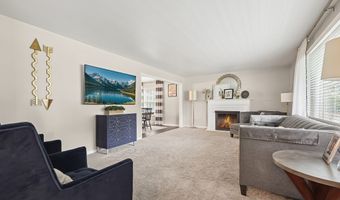 1527 Glenking Ln, Alliance, OH 44601